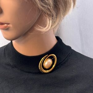 Vintage Monet gold tone pearl swirl brooch